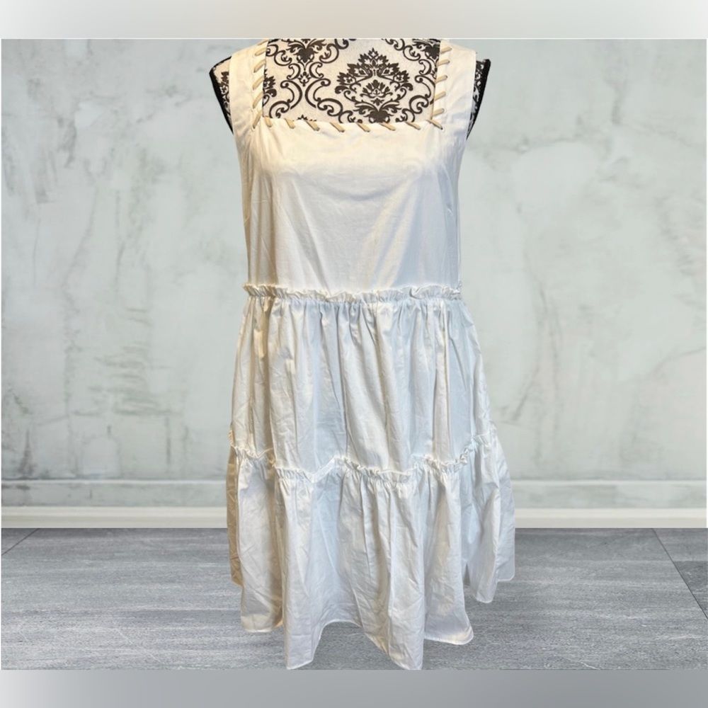 Vici Dolls Collection, Wt sleeveless Dress Large. NWT